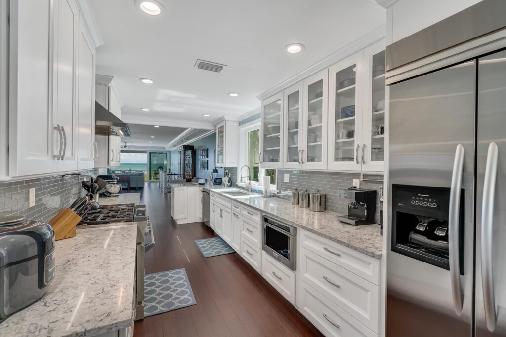 kitchen cabinets Glass-Front: Showcasing Treasures