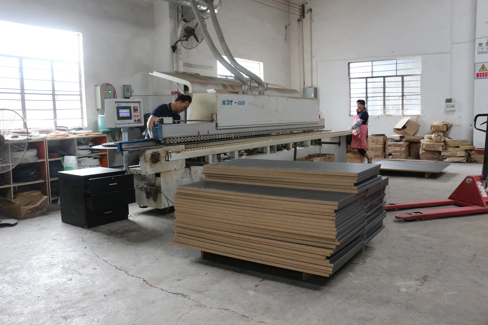 modular office furniture contractors Mumbai